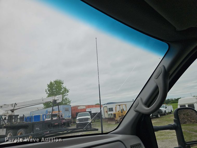image for item EO7287 2000 Ford F450 Super Duty flatbed truck