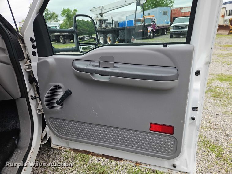 image for item EO7287 2000 Ford F450 Super Duty flatbed truck