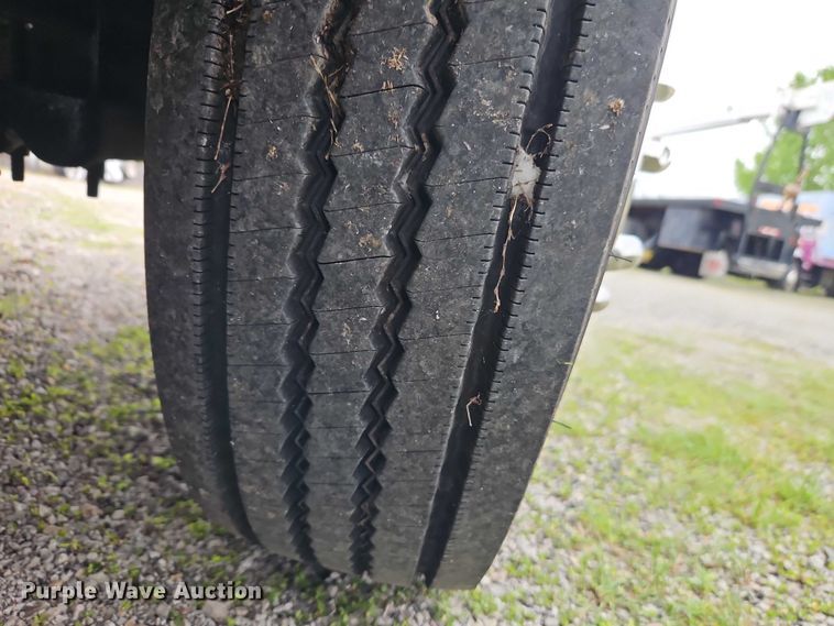 image for item EO7287 2000 Ford F450 Super Duty flatbed truck