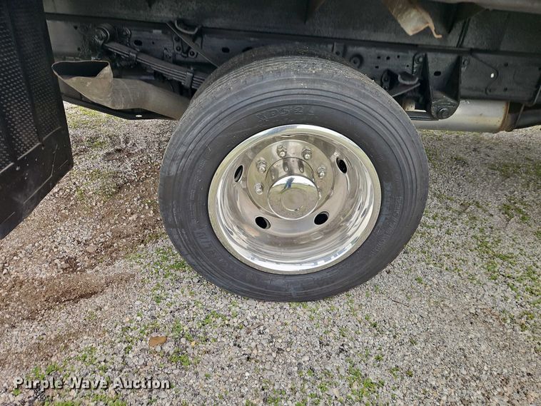image for item EO7287 2000 Ford F450 Super Duty flatbed truck