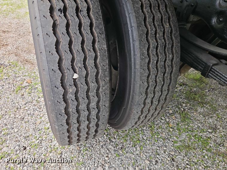 image for item EO7287 2000 Ford F450 Super Duty flatbed truck