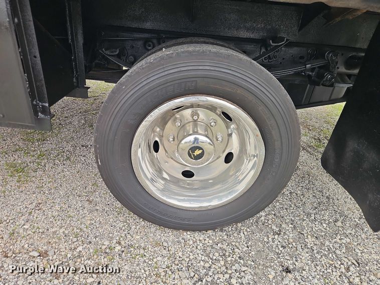 image for item EO7287 2000 Ford F450 Super Duty flatbed truck