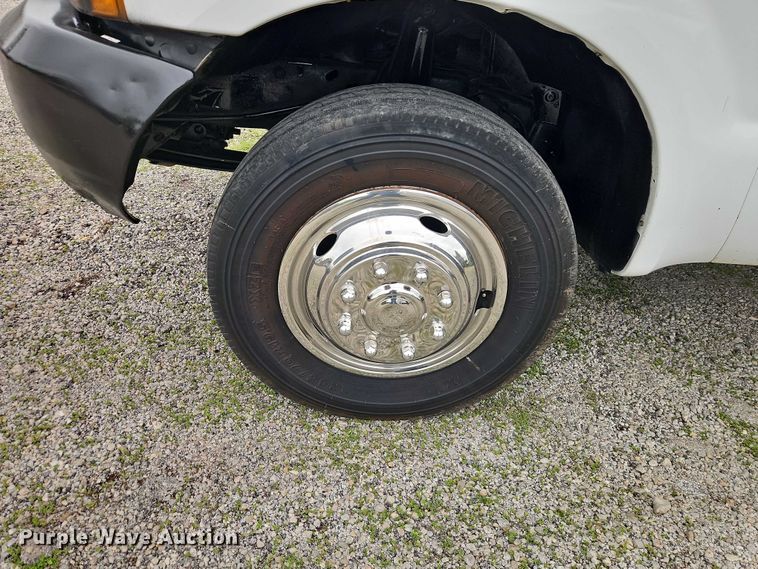 image for item EO7287 2000 Ford F450 Super Duty flatbed truck