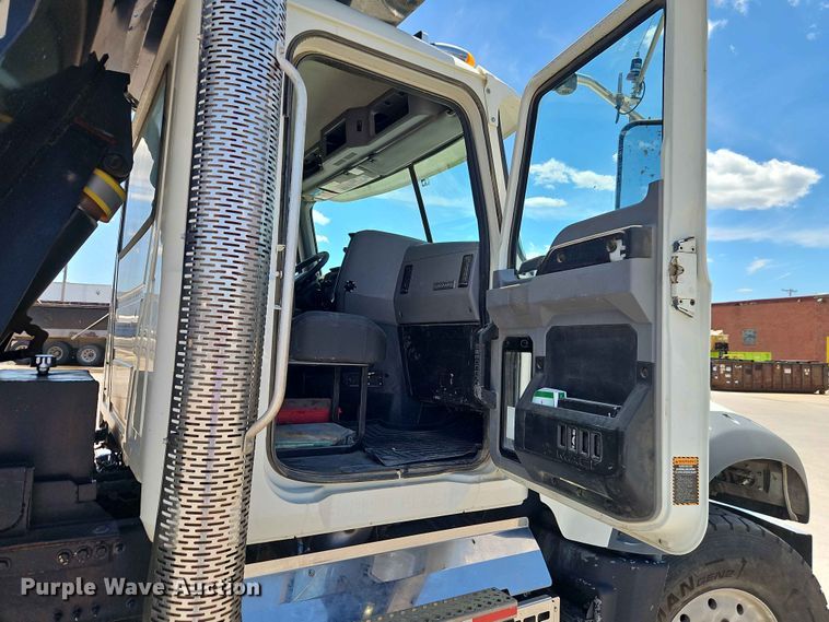 image for item EO8504 2019 Mack Granite dump truck