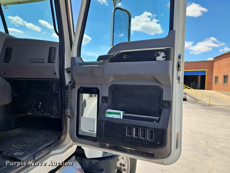 image for item EO8504 2019 Mack Granite dump truck