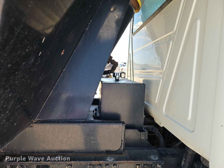 image for item EO8504 2019 Mack Granite dump truck