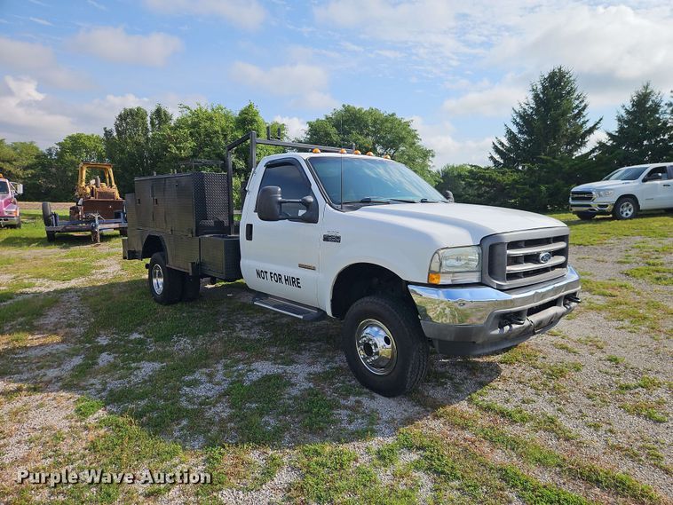 image for item EO8536 2003 Ford F350 Super Duty XL flatbed pickup truck