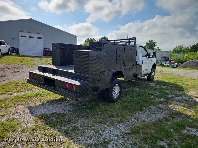 image for item EO8536 2003 Ford F350 Super Duty XL flatbed pickup truck