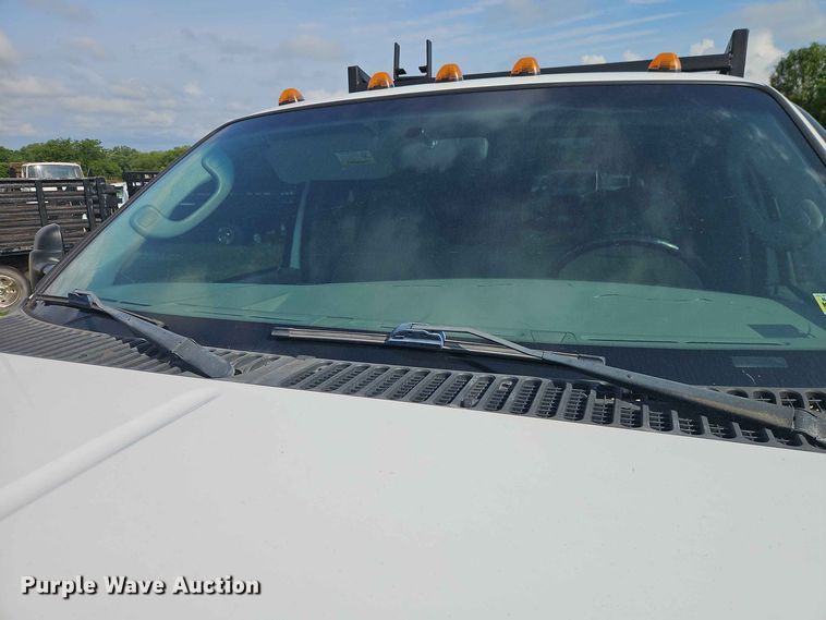 image for item EO8536 2003 Ford F350 Super Duty XL flatbed pickup truck