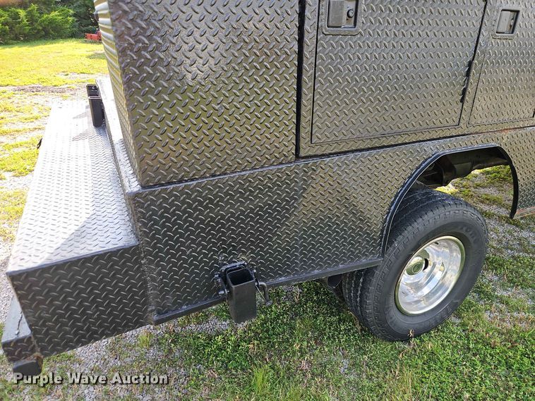 image for item EO8536 2003 Ford F350 Super Duty XL flatbed pickup truck