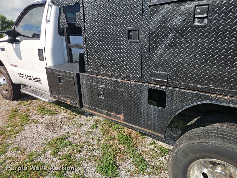 image for item EO8536 2003 Ford F350 Super Duty XL flatbed pickup truck