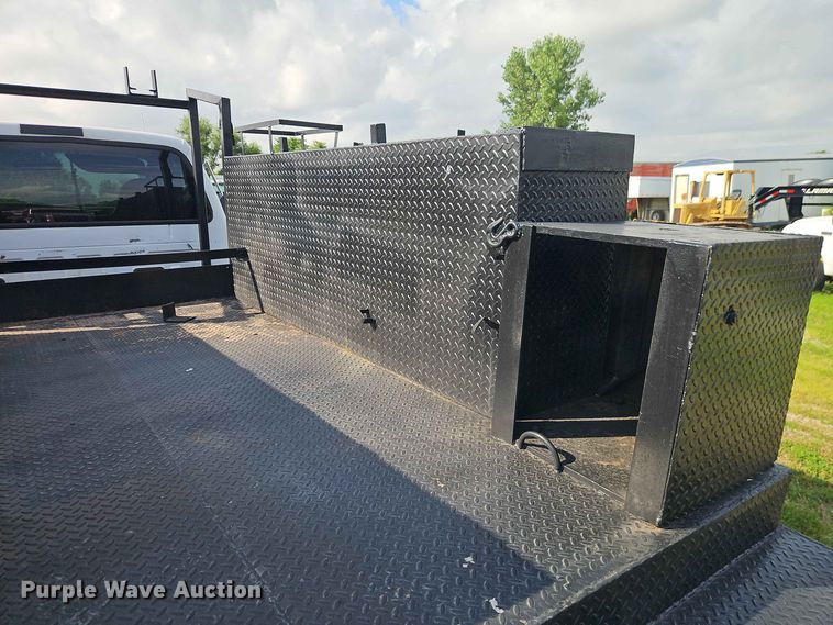 image for item EO8536 2003 Ford F350 Super Duty XL flatbed pickup truck