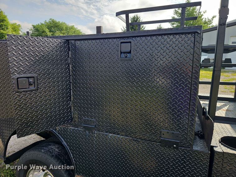 image for item EO8536 2003 Ford F350 Super Duty XL flatbed pickup truck