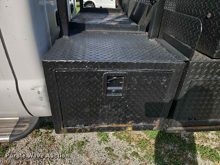 image for item EO8536 2003 Ford F350 Super Duty XL flatbed pickup truck