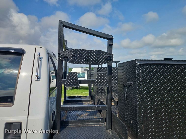 image for item EO8536 2003 Ford F350 Super Duty XL flatbed pickup truck