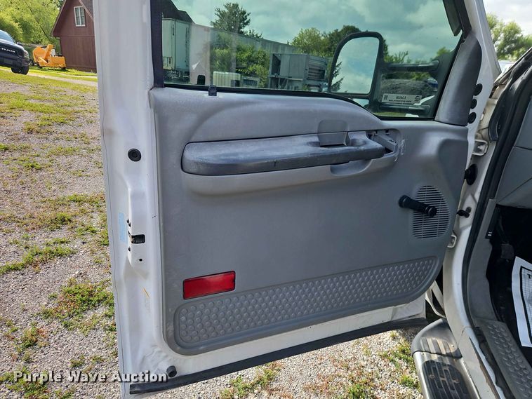 image for item EO8536 2003 Ford F350 Super Duty XL flatbed pickup truck
