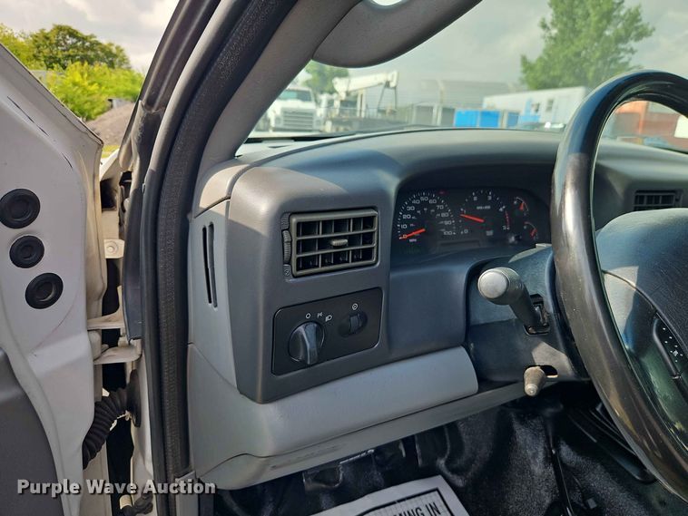 image for item EO8536 2003 Ford F350 Super Duty XL flatbed pickup truck