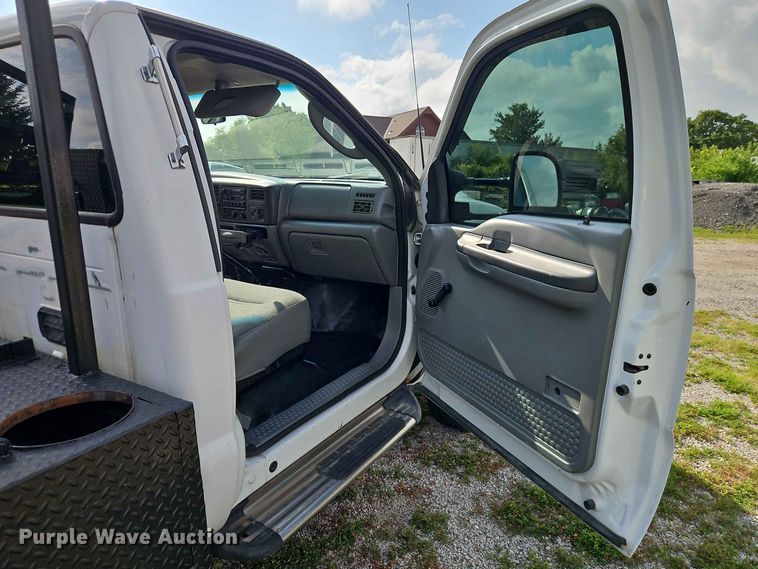 image for item EO8536 2003 Ford F350 Super Duty XL flatbed pickup truck