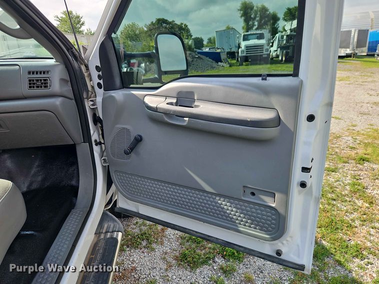 image for item EO8536 2003 Ford F350 Super Duty XL flatbed pickup truck