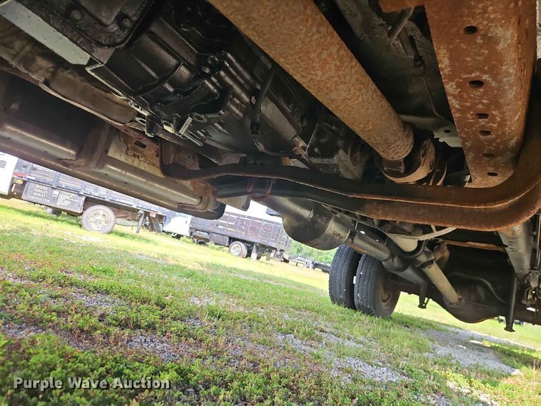 image for item EO8536 2003 Ford F350 Super Duty XL flatbed pickup truck