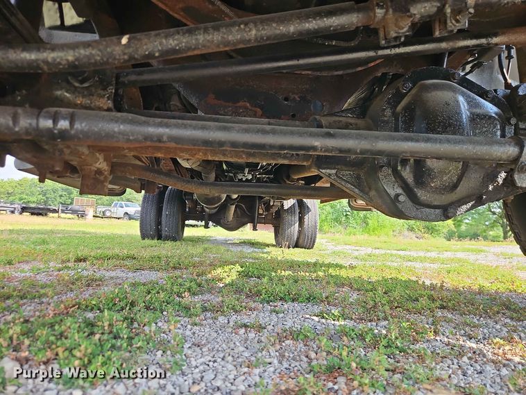 image for item EO8536 2003 Ford F350 Super Duty XL flatbed pickup truck