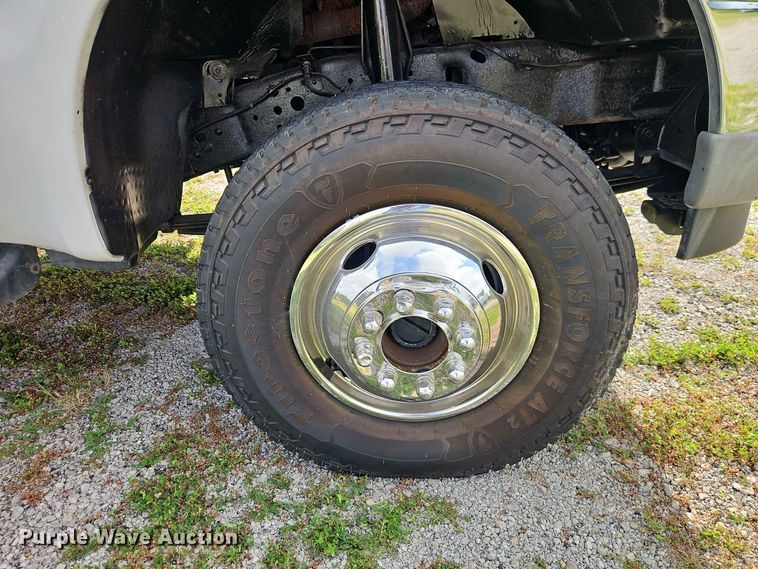 image for item EO8536 2003 Ford F350 Super Duty XL flatbed pickup truck