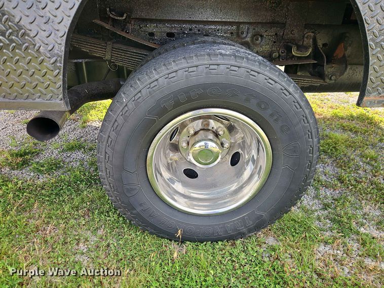 image for item EO8536 2003 Ford F350 Super Duty XL flatbed pickup truck