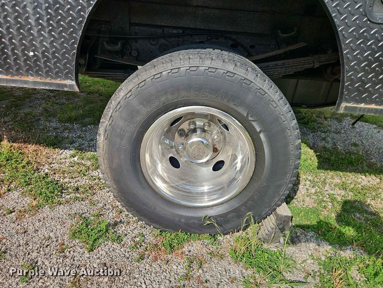 image for item EO8536 2003 Ford F350 Super Duty XL flatbed pickup truck