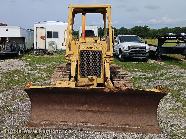image for item EO8537 1986 Caterpillar D3B Z dozer