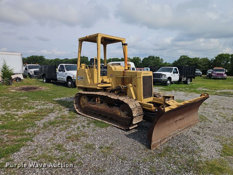 image for item EO8537 1986 Caterpillar D3B Z dozer