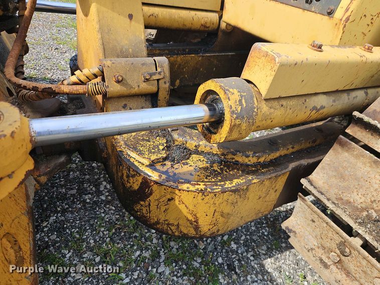 image for item EO8537 1986 Caterpillar D3B Z dozer