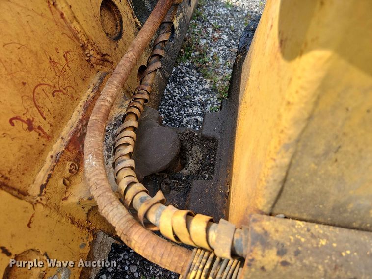 image for item EO8537 1986 Caterpillar D3B Z dozer