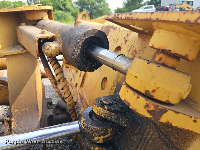 image for item EO8537 1986 Caterpillar D3B Z dozer