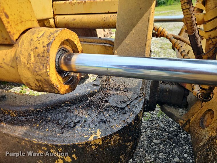 image for item EO8537 1986 Caterpillar D3B Z dozer