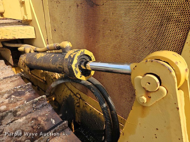 image for item EO8537 1986 Caterpillar D3B Z dozer