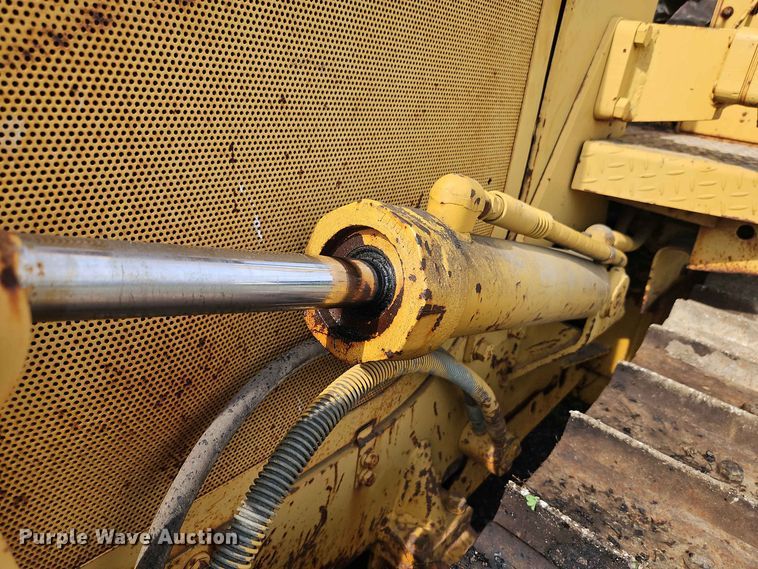 image for item EO8537 1986 Caterpillar D3B Z dozer