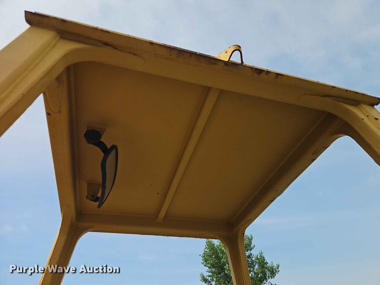 image for item EO8537 1986 Caterpillar D3B Z dozer