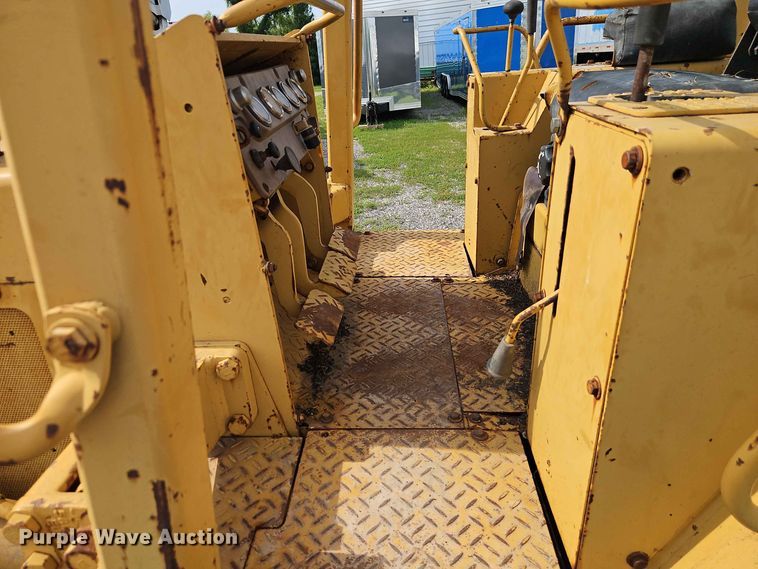 image for item EO8537 1986 Caterpillar D3B Z dozer