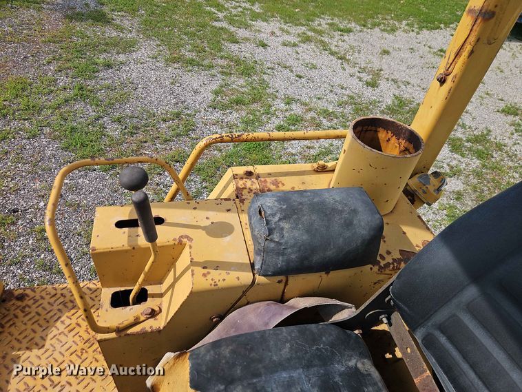 image for item EO8537 1986 Caterpillar D3B Z dozer