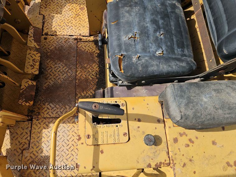 image for item EO8537 1986 Caterpillar D3B Z dozer