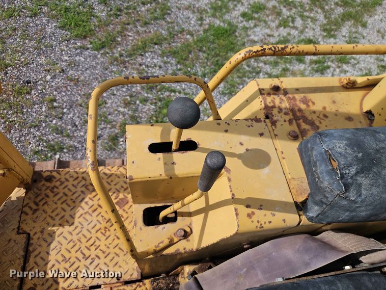 image for item EO8537 1986 Caterpillar D3B Z dozer