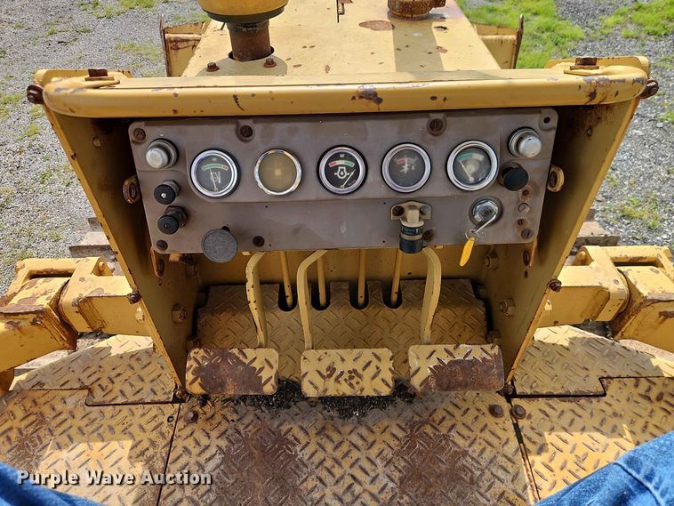 image for item EO8537 1986 Caterpillar D3B Z dozer