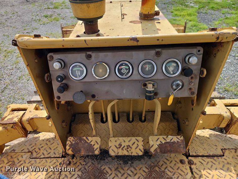 image for item EO8537 1986 Caterpillar D3B Z dozer