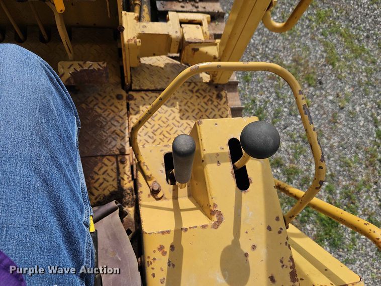 image for item EO8537 1986 Caterpillar D3B Z dozer