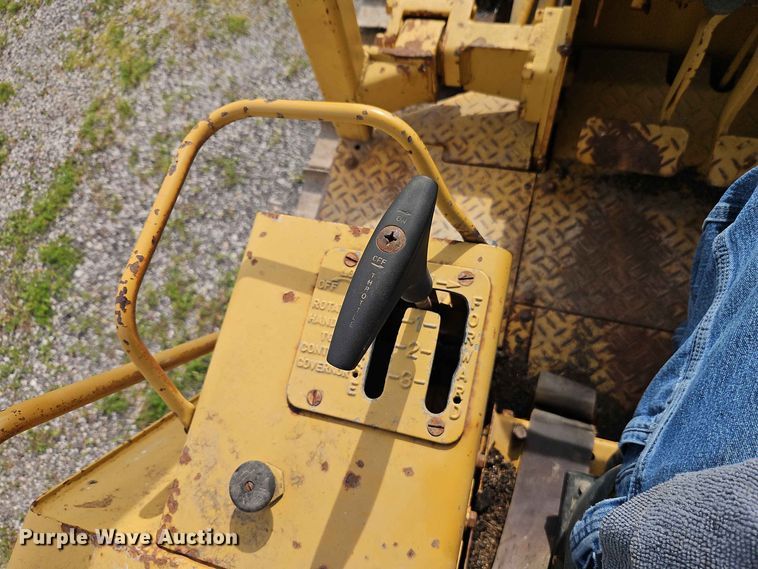 image for item EO8537 1986 Caterpillar D3B Z dozer