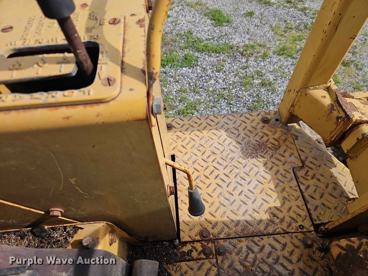 image for item EO8537 1986 Caterpillar D3B Z dozer