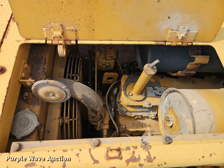 image for item EO8537 1986 Caterpillar D3B Z dozer