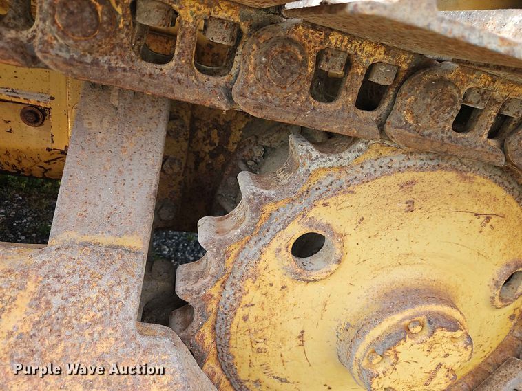 image for item EO8537 1986 Caterpillar D3B Z dozer