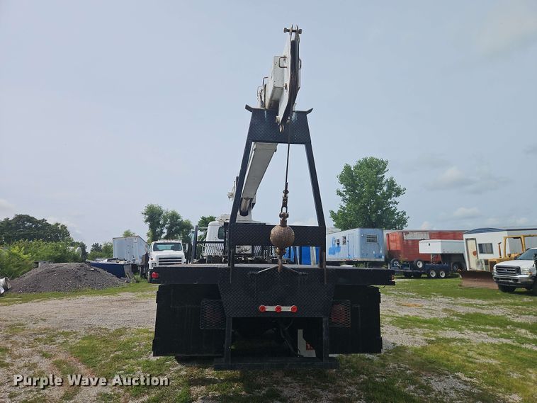 image for item EO8538 1990 International F8200 crane truck