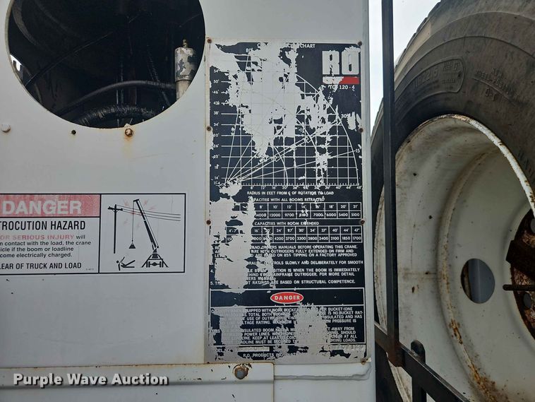 image for item EO8538 1990 International F8200 crane truck